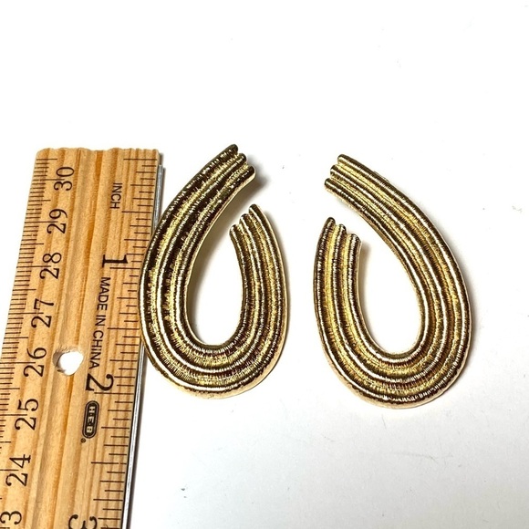GIVENCHY Textured Gold Tone Post Pierced Earrings 80's French Couture - Picture 5 of 12